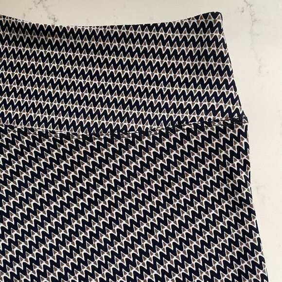 Gilmour Casual Pull On Fit & Flare Poly Blend Zig Zag Print Skirt Navy Tan Sz S - Picture 3 of 8